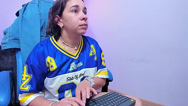 CataleyaAmaya online show from September 27, 2025, 12:55 pm