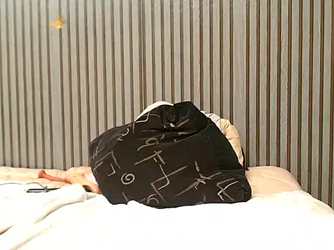 Snapshot of ROYALASS25 chatting on November 22, 2025, 1:21 pm ROYALASS25 online show from November 22, 2025, 1:21 pm