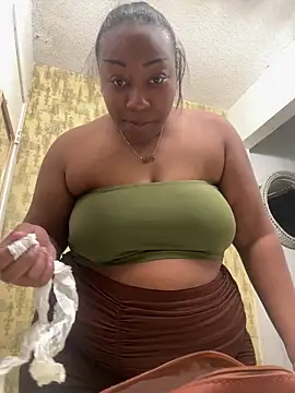 Snapshot of luvluvbubblesxo chatting on December 2, 2025, 8:10 pm luvluvbubblesxo online show from December 2, 2025, 8:10 pm