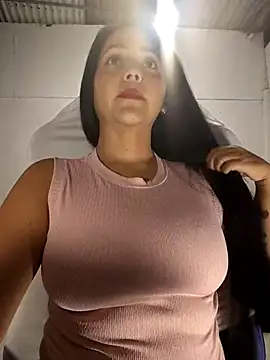 karly hot  online show from April 16, 2026, 11:07 pm