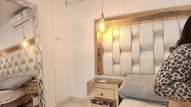 TiffantyAndStacy online show from October 10, 2025, 7:58 pm