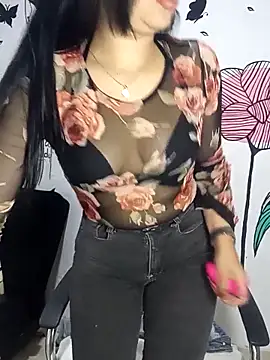 ValerieLove  online show from September 19, 2025, 7:51 pm