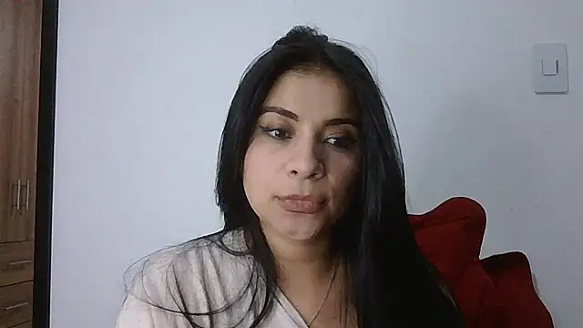 ValerieLove  online show from November 25, 2025, 5:41 am