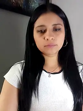 ValerieLove  online show from October 1, 2025, 7:18 pm