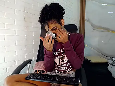 Snapshot of Penelopee_Rouse chatting on September 25, 2025, 8:04 pm Penelopee Rouse online show from September 25, 2025, 8:04 pm