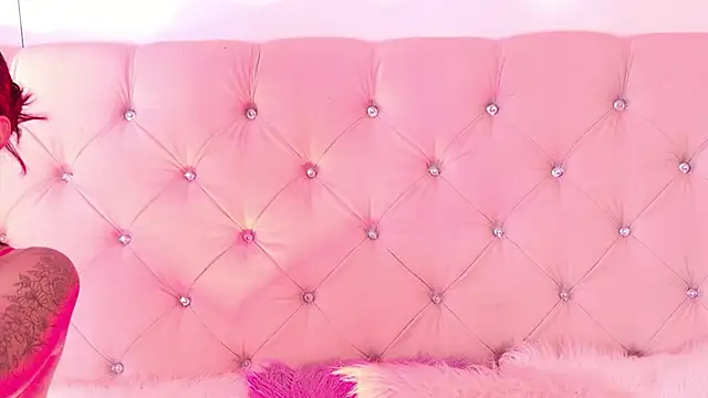 Snapshot of CaterinaRomano chatting on April 30, 2026, 7:32 pm CaterinaRomano online show from April 30, 2026, 7:32 pm