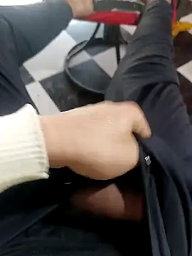 anis3g4 online show from October 4, 2025, 1:23 pm