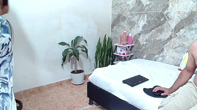 Snapshot of smitdleds1130 chatting on October 5, 2025, 8:43 pm smitdleds1130 online show from October 5, 2025, 8:43 pm