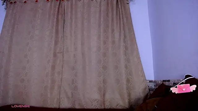 DaraKat18 online show from November 30, 2025, 12:22 am