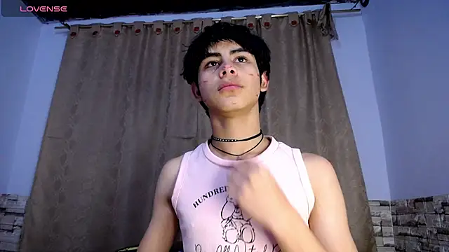 DaraKat18 online show from November 27, 2025, 10:32 pm