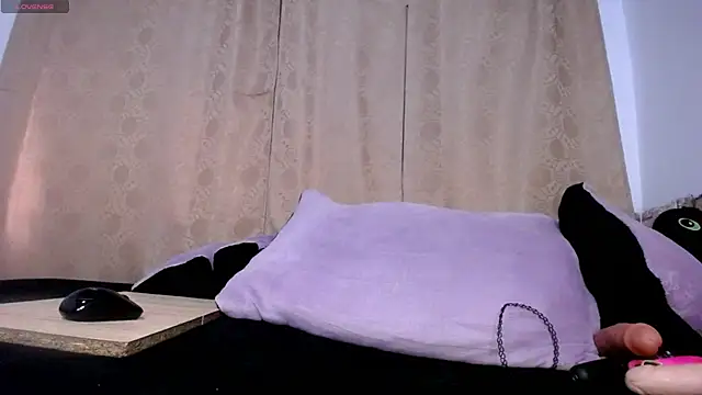 DaraKat18 online show from April 13, 2026, 10:14 pm