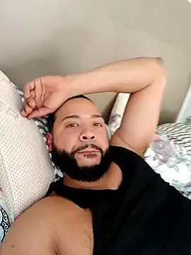 Snapshot of tripping385 chatting on December 14, 2025, 6:35 pm tripping385 online show from December 14, 2025, 6:35 pm