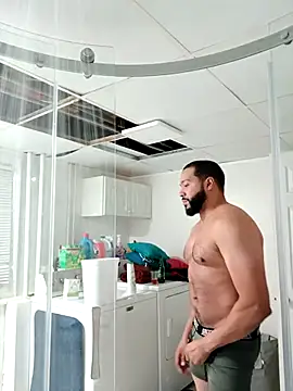 Snapshot of tripping385 chatting on December 4, 2025, 4:44 am tripping385 online show from December 4, 2025, 4:44 am