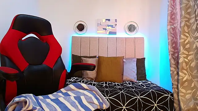 Snapshot of Naomi_Redd chatting on September 10, 2025, 8:08 pm Naomi Redd online show from September 10, 2025, 8:08 pm