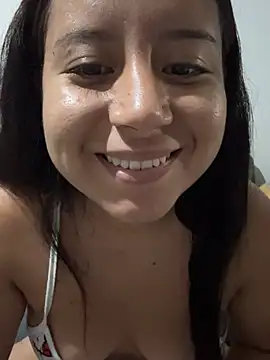 Snapshot of Alaia33200 chatting on June 26, 2026, 2:28 am Alaia33200 online show from June 26, 2026, 2:28 am