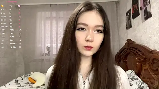 Pikmigirl18 online show from November 26, 2025, 11:21 am