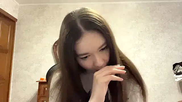 Pikmigirl18 online show from September 22, 2025, 1:17 pm