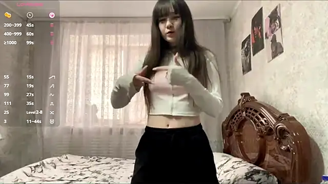 Pikmigirl18 online show from October 27, 2025, 7:42 am