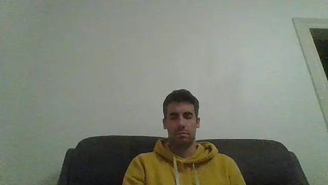 JulioIsHere4you online show from October 5, 2025, 1:29 am