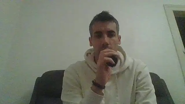 JulioIsHere4you online show from October 16, 2025, 6:05 pm