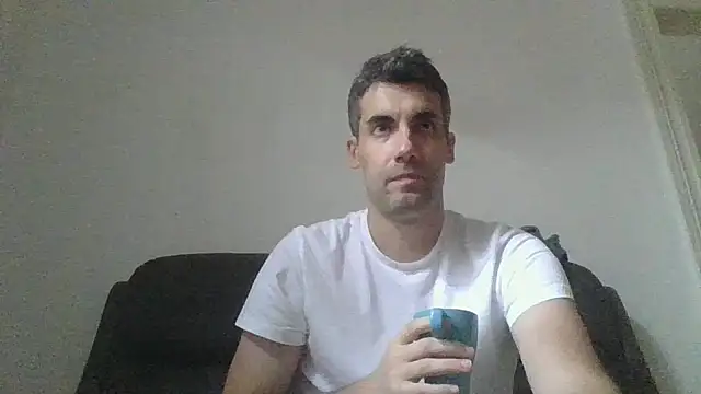 JulioIsHere4you online show from September 13, 2025, 1:44 pm