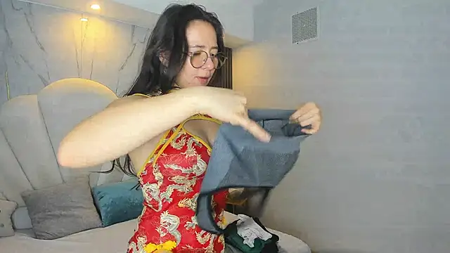 Bella Sumers online show from June 30, 2026, 3:34 pm