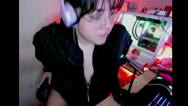 PinkDenial online show from September 14, 2025, 4:18 pm