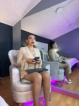 Samantha Milf   online show from November 26, 2025, 8:20 pm