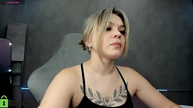 Jerry-Hall online show from October 10, 2025, 6:14 am