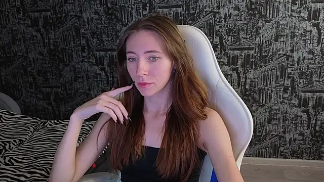 Snapshot of MiaLinder chatting on October 5, 2025, 3:14 pm MiaLinder online show from October 5, 2025, 3:14 pm