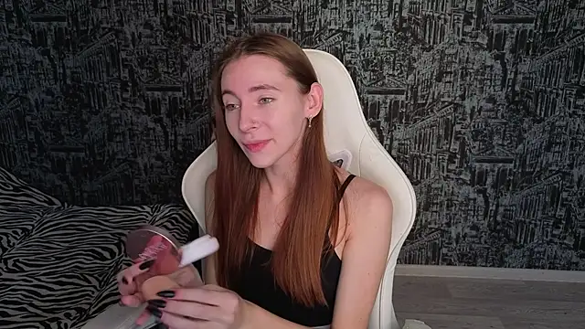 Snapshot of MiaLinder chatting on October 4, 2025, 11:56 am MiaLinder online show from October 4, 2025, 11:56 am