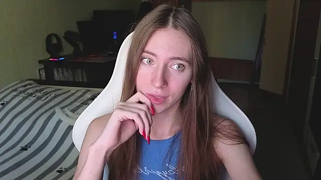 Snapshot of MiaLinder chatting on September 15, 2025, 12:05 pm MiaLinder online show from September 15, 2025, 12:05 pm