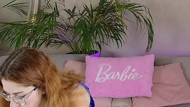 CaitlinMoon online show from November 11, 2025, 4:07 am