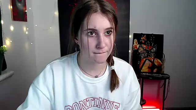 Snapshot of Milka_kamila chatting on February 11, 2026, 2:39 pm Milka kamila online show from February 11, 2026, 2:39 pm