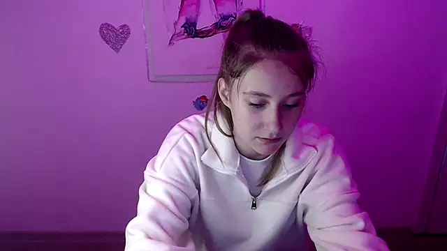 Milka kamila online show from September 19, 2025, 2:32 pm