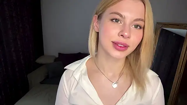 Snapshot of Lil_Elisa chatting on September 11, 2025, 10:48 am Lil Elisa online show from September 11, 2025, 10:48 am