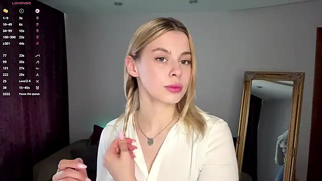 Snapshot of Lil_Elisa chatting on September 19, 2025, 11:03 am Lil Elisa online show from September 19, 2025, 11:03 am