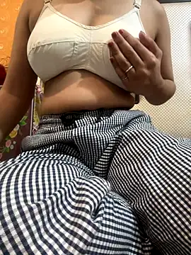 miss moonikaa online show from November 28, 2025, 8:36 am