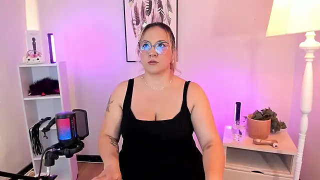 hollie joliie online show from March 21, 2026, 12:09 pm