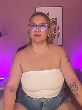 hollie joliie online show from September 25, 2025, 12:00 pm