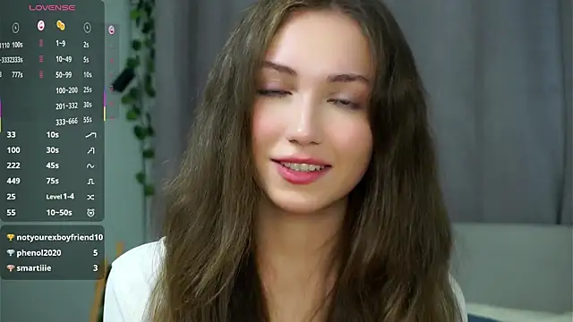 ZeniaBolich online show from October 1, 2025, 9:51 pm