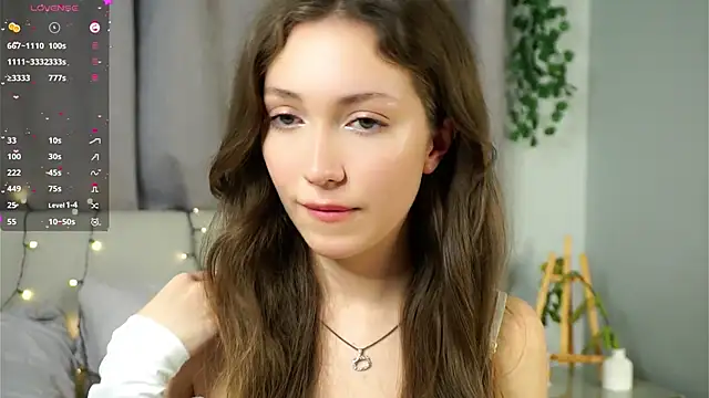 ZeniaBolich online show from October 16, 2025, 10:18 pm