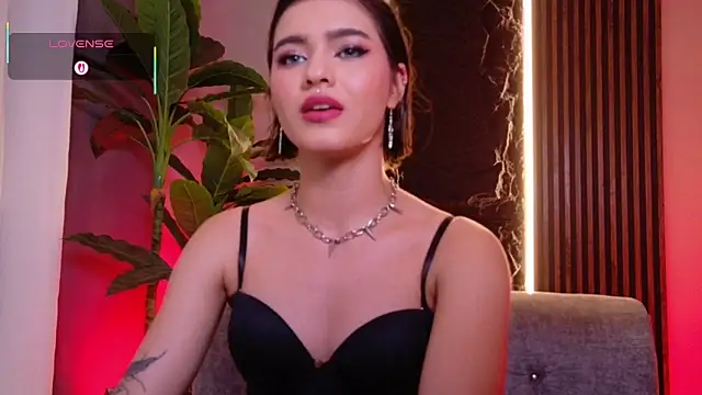 La Diabla 111  online show from October 6, 2025, 7:03 pm