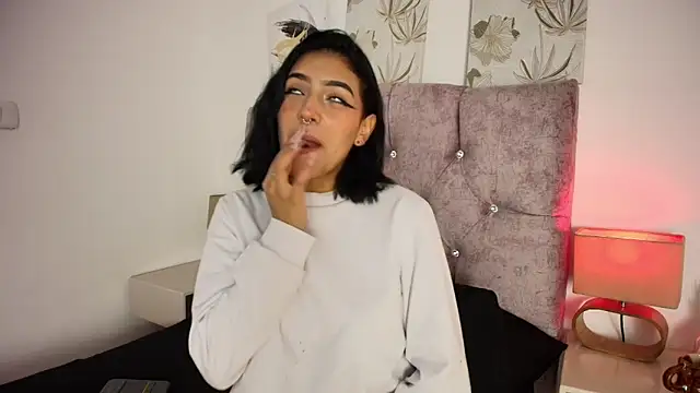 Snapshot of Dulce_Bella_ chatting on February 26, 2026, 3:39 am Dulce Bella online show from February 26, 2026, 3:39 am