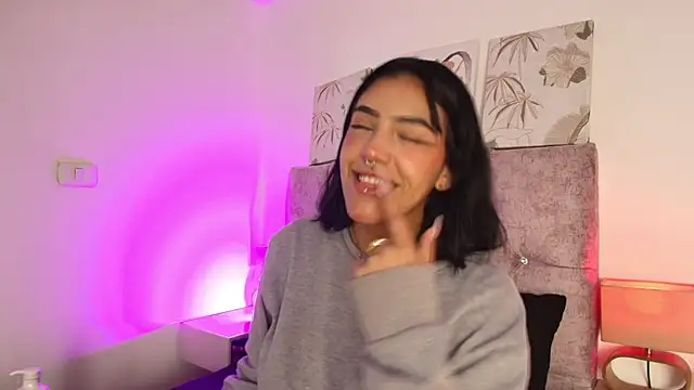 Snapshot of Dulce_Bella_ chatting on February 23, 2026, 3:19 am Dulce Bella online show from February 23, 2026, 3:19 am