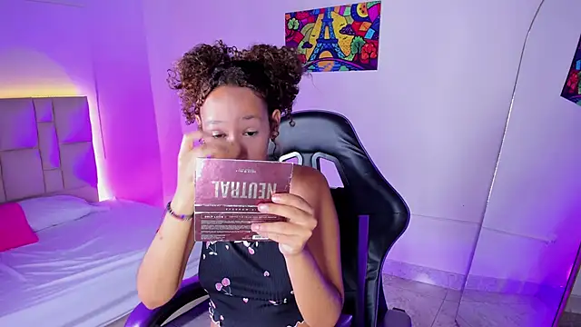 JennyLawrence online show from October 8, 2025, 8:20 pm