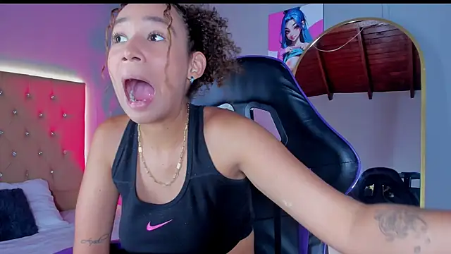 JennyLawrence online show from November 25, 2025, 7:36 pm