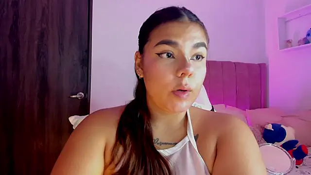 Snapshot of AliceThundeer chatting on February 24, 2026, 4:13 am AliceThundeer online show from February 24, 2026, 4:13 am