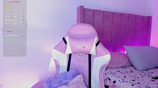 AliceThundeer online show from September 25, 2025, 4:07 am