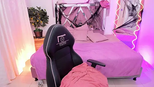 Kenndal tay online show from October 28, 2025, 7:24 pm